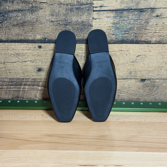 NEW Madden Girl Black Loafers with Gold Chain Detail - Picture 8 of 9